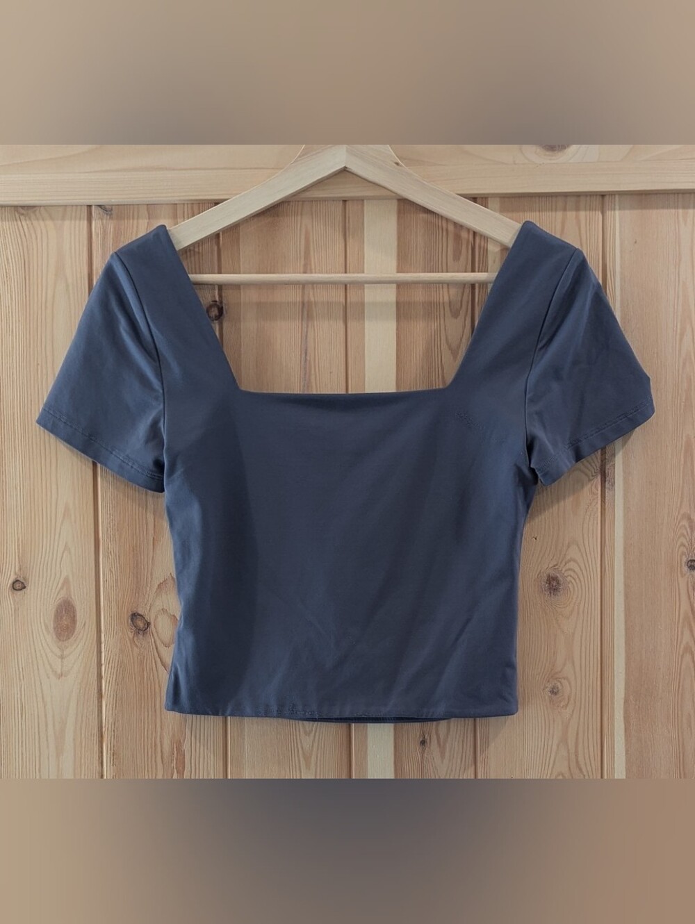 Babaton Square Neck Short Sleeve Crop Top - Picture 4 of 7